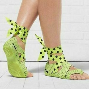 Yoga wrap shoes- Nike